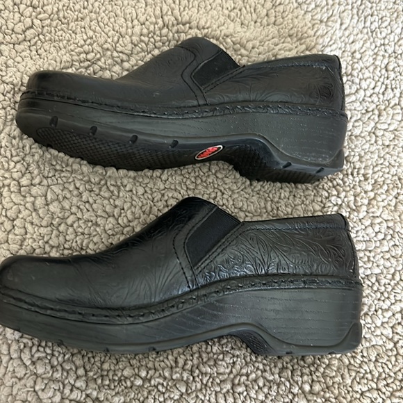 Black Klogs Tooled Leather. Maybe worn twice. - Picture 3 of 4